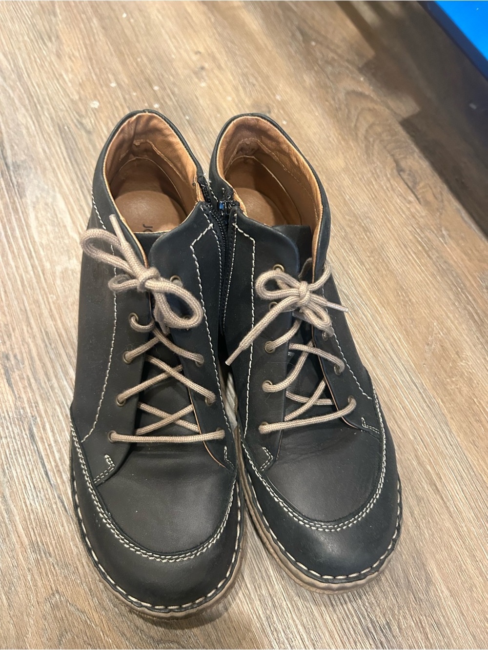 Leather Lace-Up Casual Boots